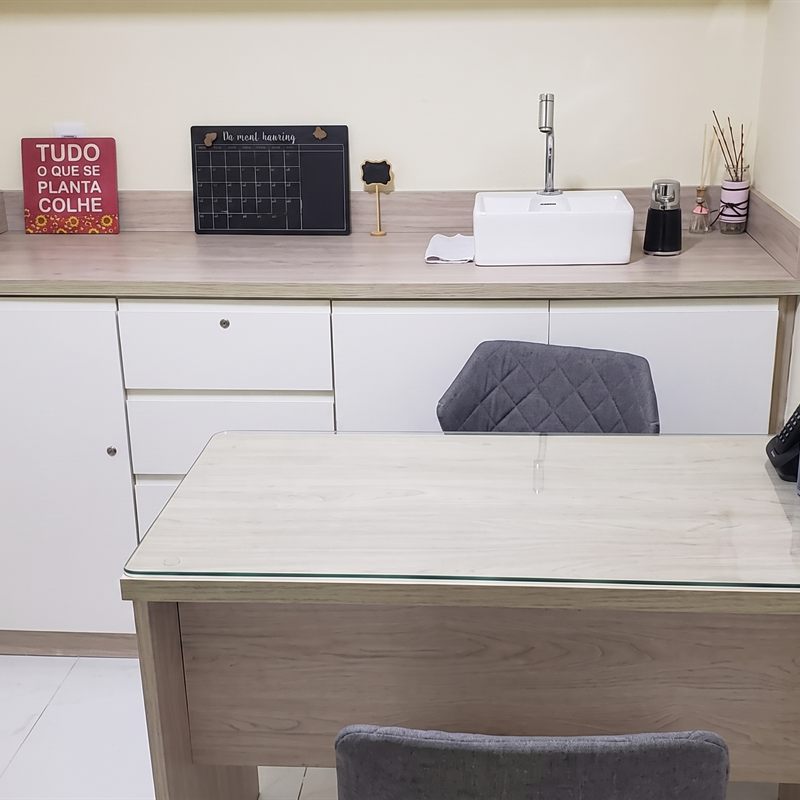 Sala de atendimento, consultório de Isabela Cortez na Vila da Penha