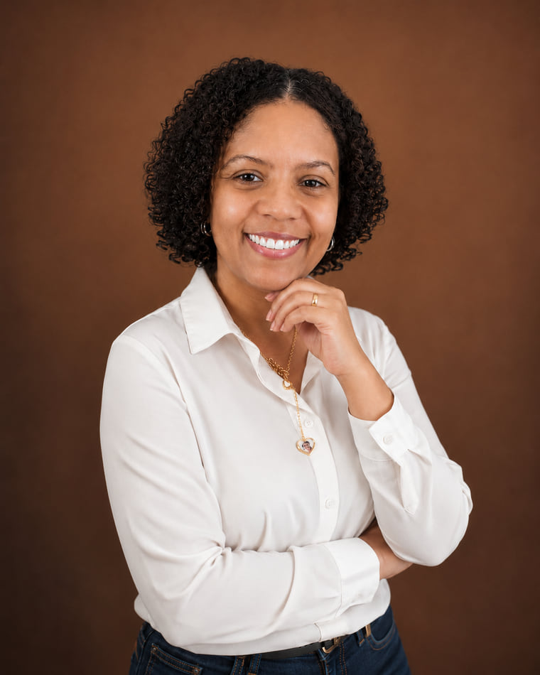 Retrato de Isabela Cortez, terapeuta holística, psicanalista e psicopedagoga na Vila da Penha